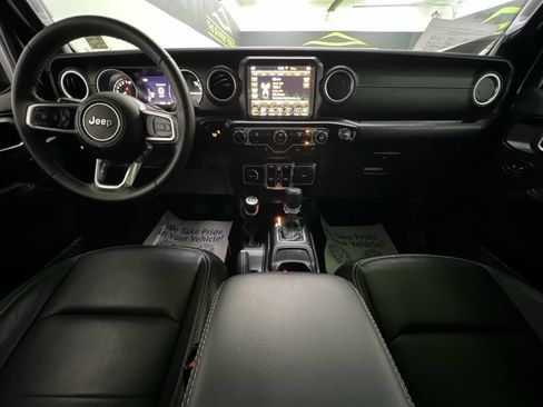 Used 2022 Jeep Wrangler Unlimited Sahara AWD/4WD image 18