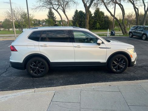 Used 2023 Volkswagen Tiguan SE w/ Panoramic Sunroof Package AWD/4WD image 7