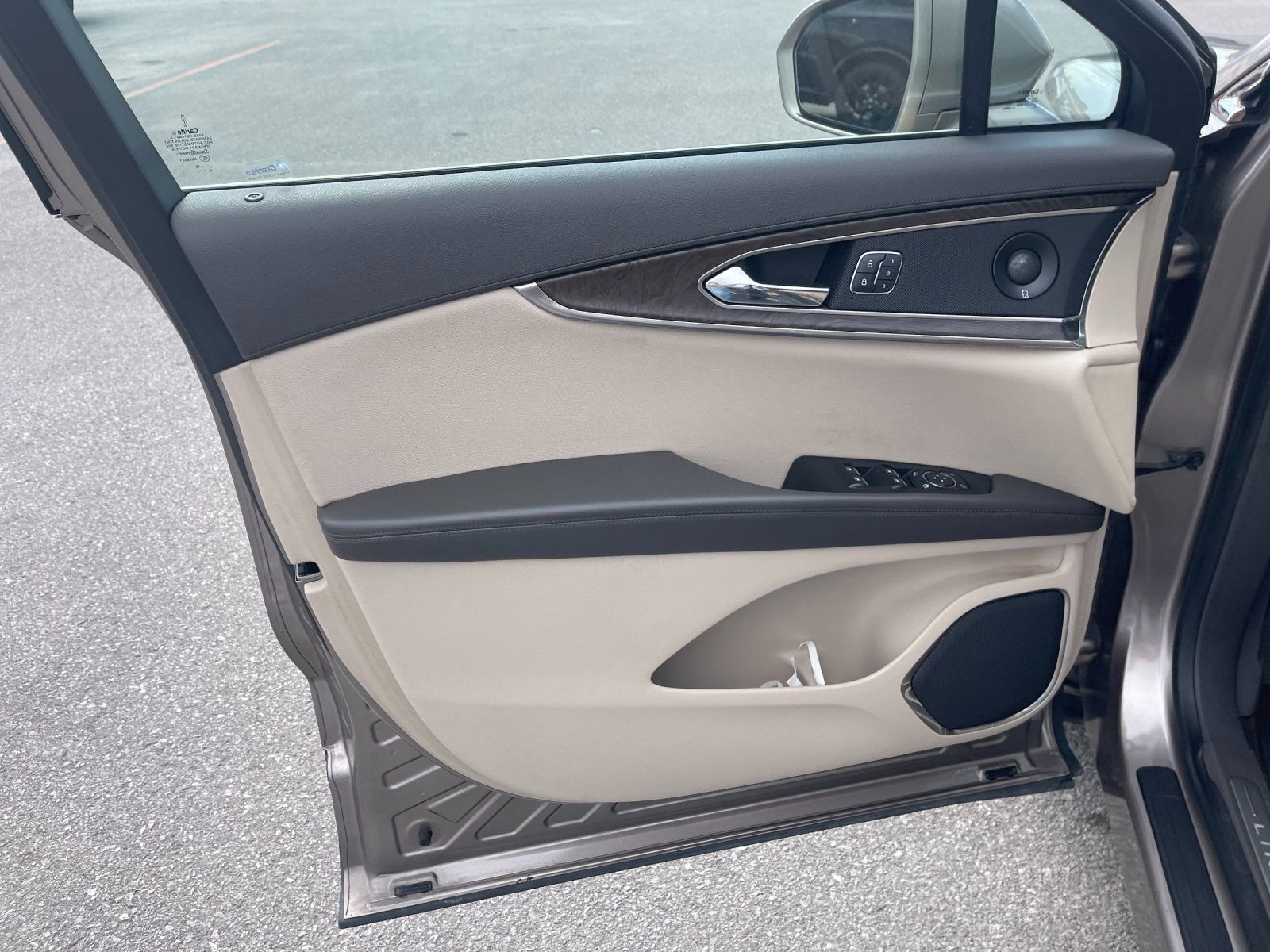Used 2019 Lincoln Nautilus Reserve FWD image 12