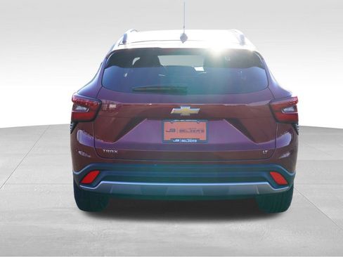 Certified 2024 Chevrolet Trax LT w/ Driver Confidence Package image 6