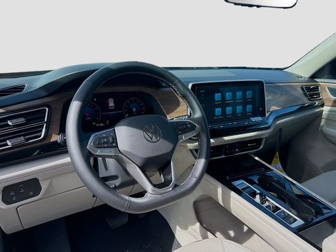 New 2026 Volkswagen Atlas SE FWD image 9
