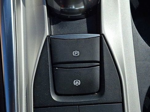 Used 2023 Ford Explorer XLT w/ Equipment Group 202A AWD/4WD image 27