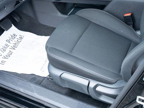 Used 2023 Nissan Rogue S image 25