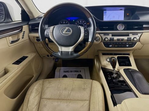 Used 2013 Lexus ES 350 w/ Luxury Pkg FWD image 28