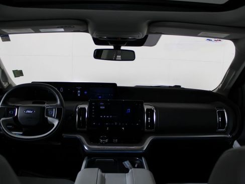 Certified 2025 Ford Expedition Platinum image 14