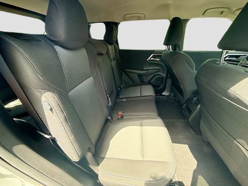 Used 2024 Mitsubishi Outlander ES FWD image 25