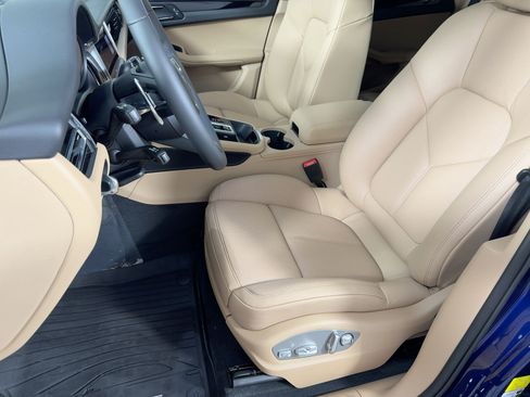 Certified 2026 Porsche Macan AWD/4WD image 5
