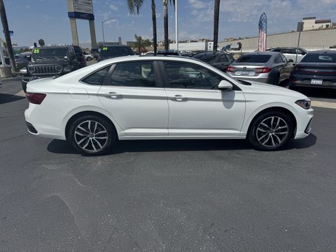 Used 2025 Volkswagen Jetta SE w/ Sunroof Package FWD image 10