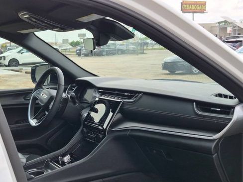 Used 2025 Jeep Grand Cherokee Altitude AWD/4WD image 28
