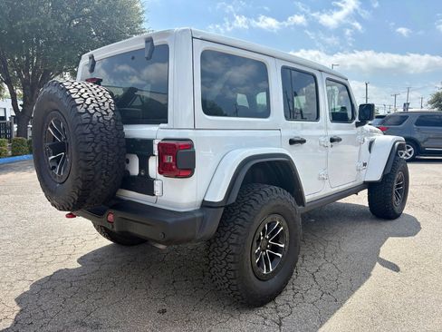 Used 2024 Jeep Wrangler Unlimited Rubicon AWD/4WD image 3
