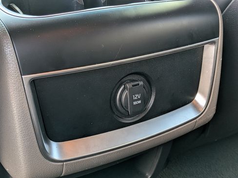 Used 2025 Kia Carnival FWD image 17