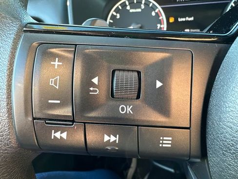 Used 2023 Nissan Rogue SV image 36