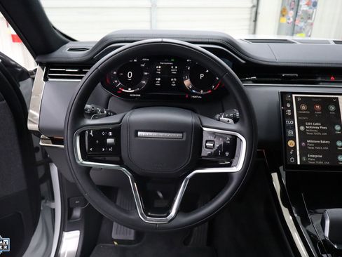 Used 2025 Land Rover Range Rover Sport SE image 18