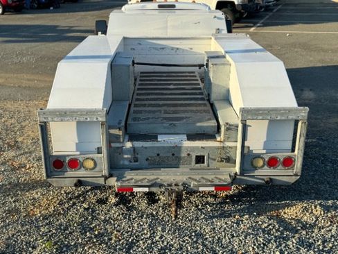 Used 2016 Ford F550 2WD Regular Cab Super Duty image 8