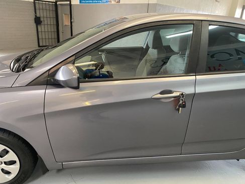 Used 2016 Hyundai Accent SE FWD image 12