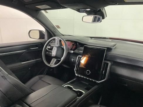 Used 2025 GMC Acadia Elevation w/ Elevation Premium Package FWD image 32