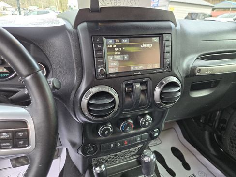 Used 2017 Jeep Wrangler Sport AWD/4WD image 14