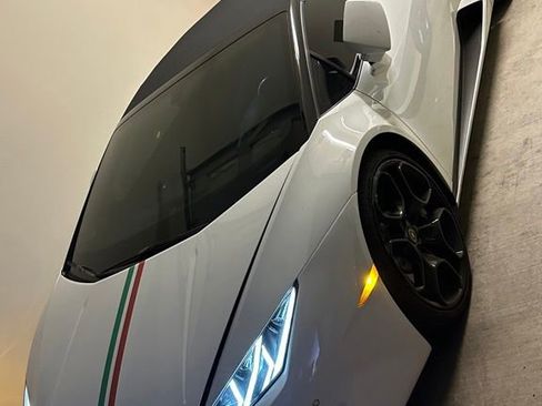 Used 2019 Lamborghini Huracan LP 580-2 image 1