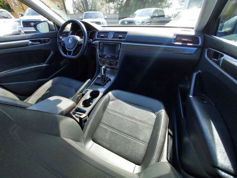 Used 2017 Volkswagen Passat 1.8T SE FWD image 11