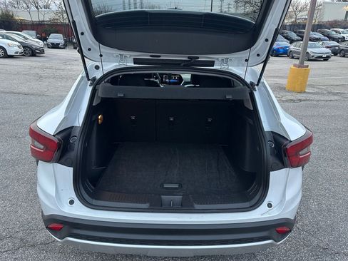 Used 2025 Chevrolet Trax LT w/ LT Convenience Package image 29