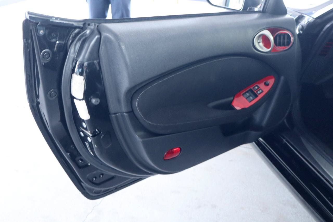 Used 2015 Nissan 370Z Coupe RWD image 33
