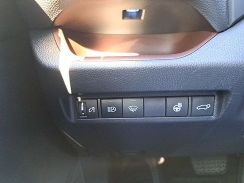 Used 2019 Toyota RAV4 Limited image 25