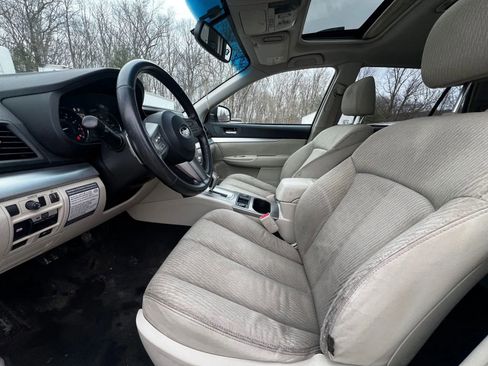 Used 2011 Subaru Outback 2.5i Premium AWD/4WD image 9