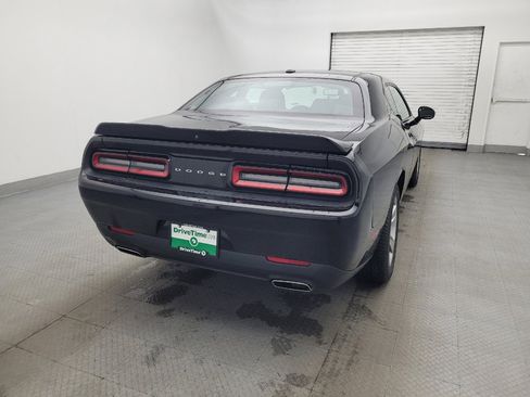 Used 2019 Dodge Challenger SXT image 7