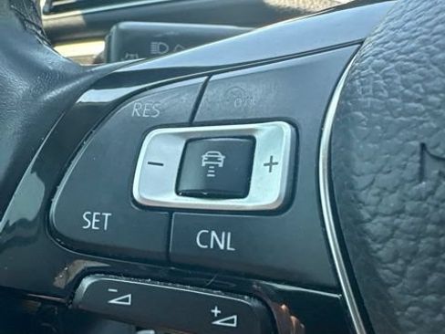Used 2017 Volkswagen Passat 1.8T SEL Premium FWD image 22