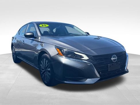 Used 2025 Nissan Altima 2.5 SV FWD image 8