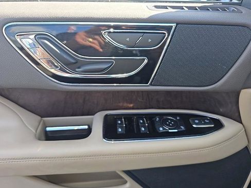 Used 2024 Lincoln Navigator Premiere image 11