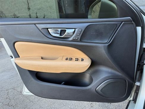 Used 2019 Volvo S60 T5 Inscription image 10