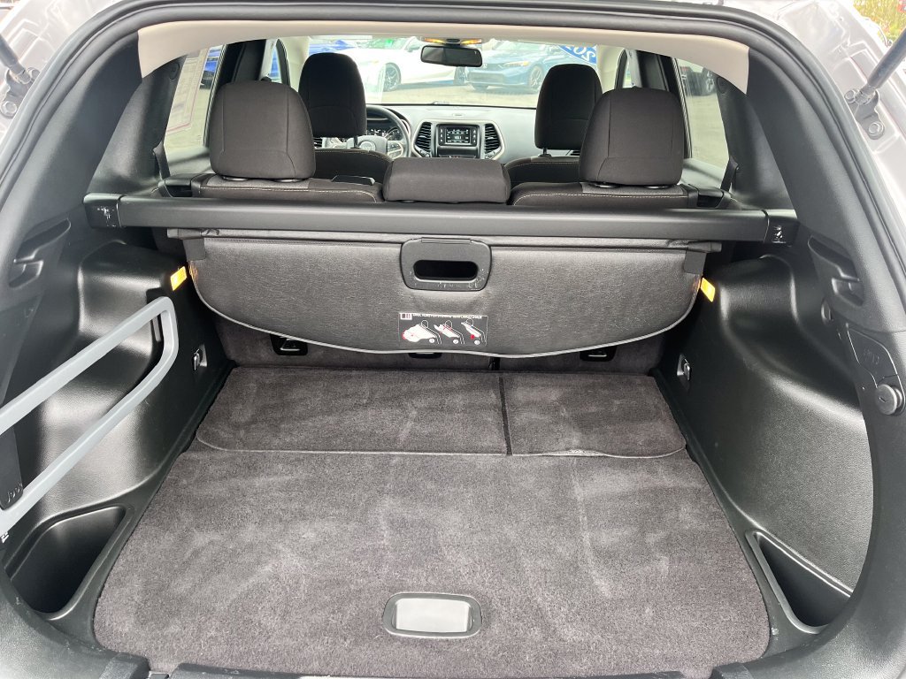 Used 2018 Jeep Cherokee Latitude w/ Safety Group AWD/4WD image 21