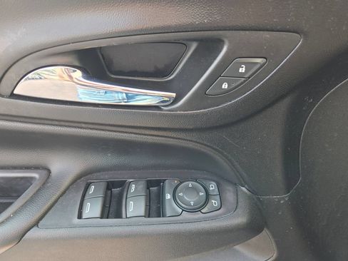 Used 2019 Chevrolet Equinox LT FWD image 12