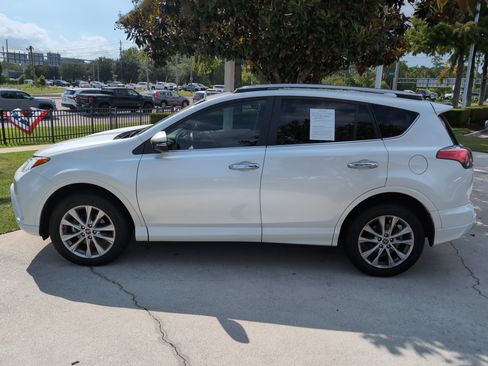 Used 2017 Toyota RAV4 Platinum AWD/4WD image 7