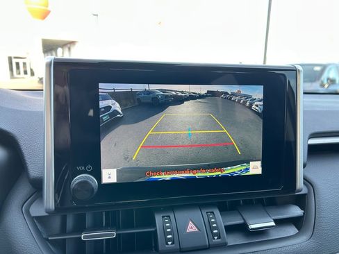 Used 2023 Toyota RAV4 XLE Premium image 19