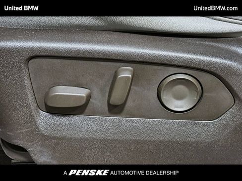 Used 2023 GMC Yukon SLT w/ SLT Premium Package AWD/4WD image 11