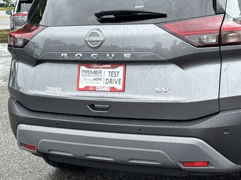 Certified 2023 Nissan Rogue SV FWD image 24