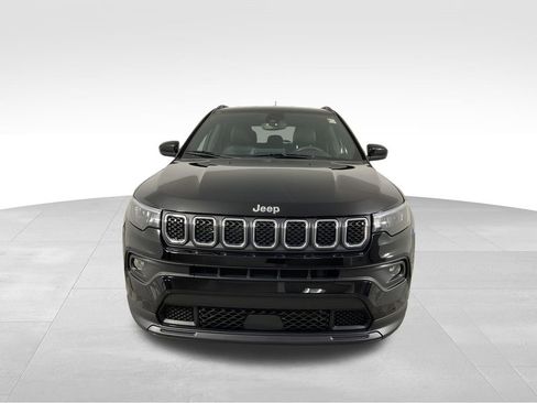 Used 2024 Jeep Compass Latitude w/ Altitude Special Edition AWD/4WD image 3
