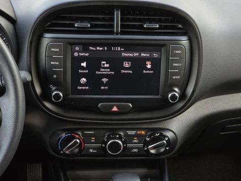 Used 2022 Kia Soul LX image 29