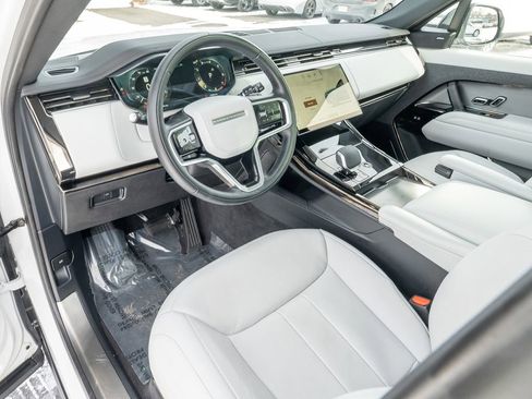 Used 2024 Land Rover Range Rover Sport SE image 12
