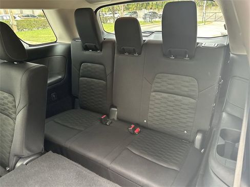 Used 2025 Nissan Pathfinder SV image 27