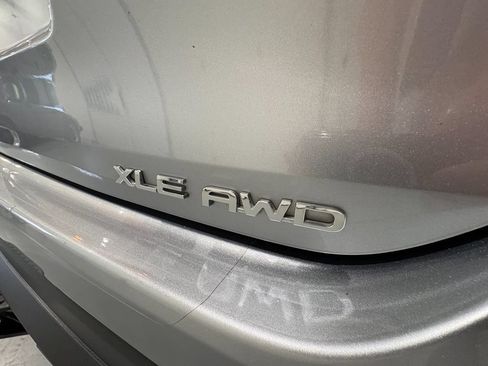 Used 2021 Toyota Highlander XLE AWD/4WD image 55
