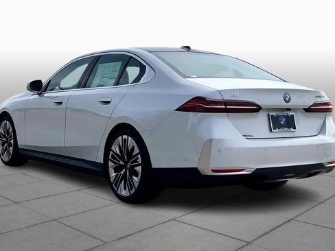 New 2024 BMW i5 eDrive40i w/ Premium Package image 11