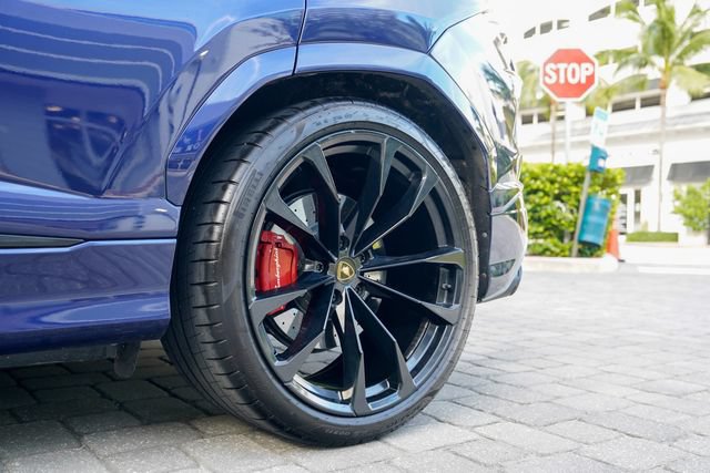 Used 2022 Lamborghini Urus AWD/4WD image 43