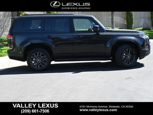 Certified 2024 Lexus GX 550 w/ Cold Area Package AWD/4WD image 3