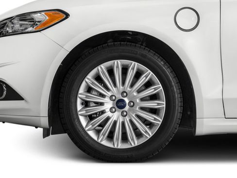 Used 2016 Ford Fusion Energi Titanium FWD image 9
