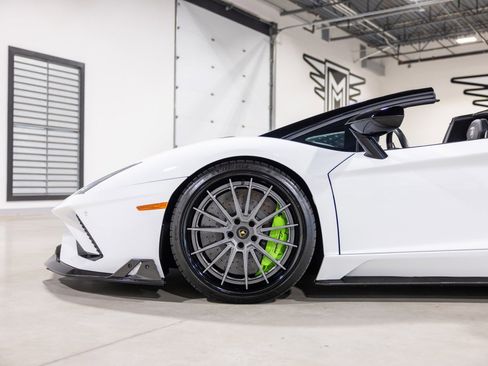 Used 2019 Lamborghini Aventador S image 22