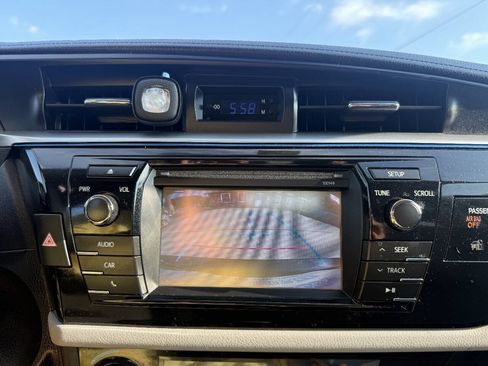 Used 2014 Toyota Corolla LE FWD image 19