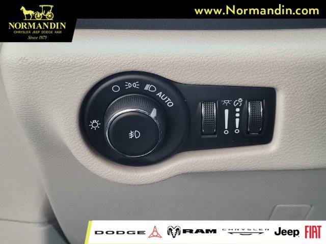Used 2024 Chrysler Pacifica Limited FWD image 14